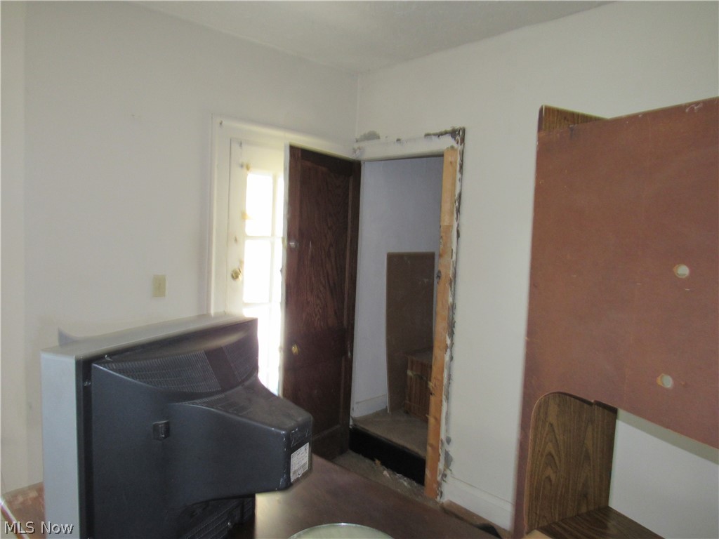 863 Eddy Road Cleveland, OH 44108 - Photo 14 of 28 Unit 2