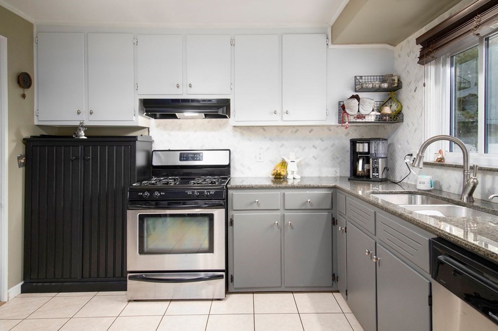 67 Steuben Street Springfield, MA 01151 - Photo 10 of 26 Gallery Image 10