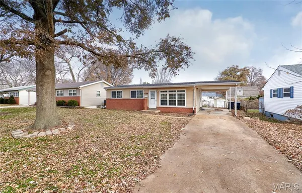 $1,400 | 855 Daniel Boone Drive, Florissant, MO 63031