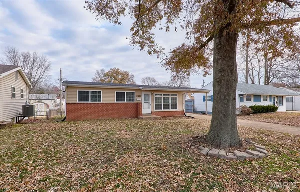 $1,400 | 855 Daniel Boone Drive, Florissant, MO 63031