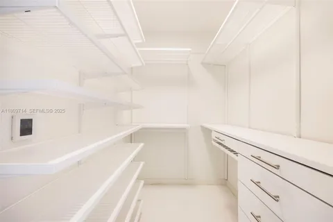 $3,200,000 | 300 Biscayne Blvd Way, Unit 5205W, Miami, FL 33131
