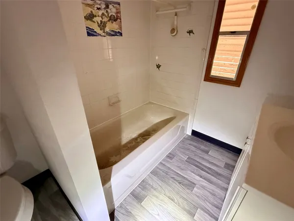 $1,850 | 202 South Magnolia Street, Highlands, TX 77562