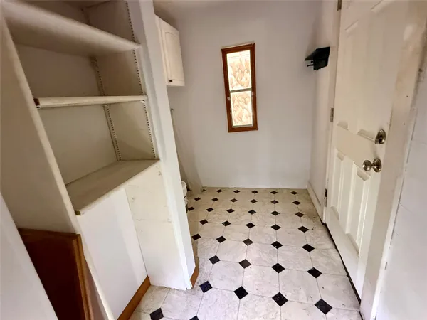$1,850 | 202 South Magnolia Street, Highlands, TX 77562