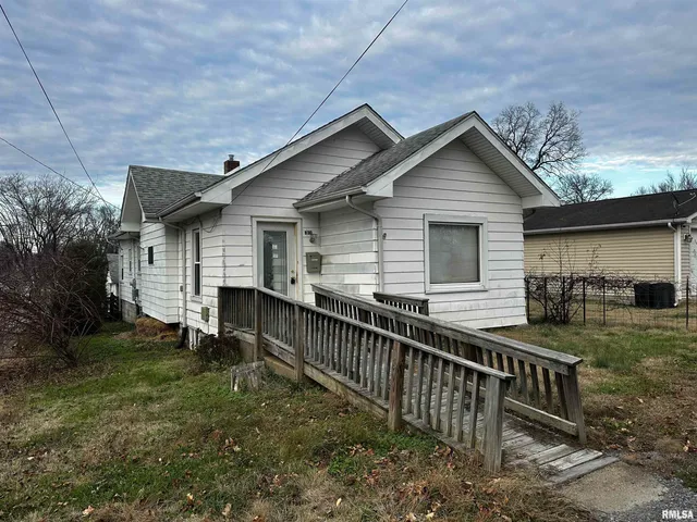$44,900 | 800 East McKinley Street, Marion, IL 62959