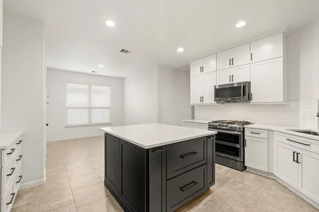 $2,900 | 9722 Massanutten Lane, Richmond, TX 77469