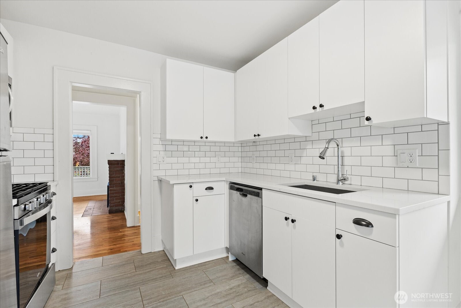 706 North 78th Street Seattle, WA 98103 - Photo 19 of 32