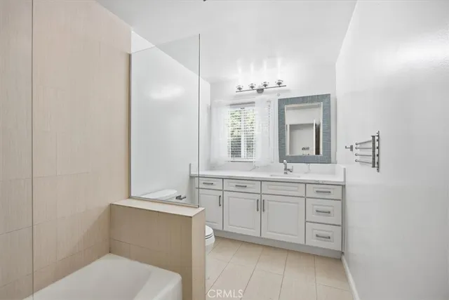 $4,995 | 241 South Barrington Avenue, Unit B4, Los Angeles, CA 90049