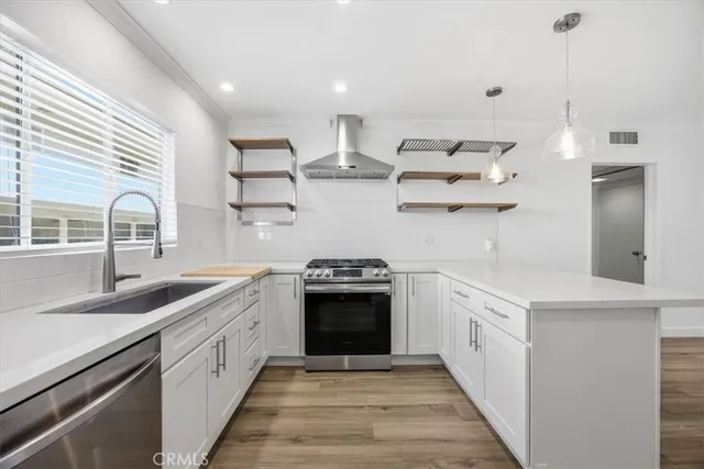 $4,995 | 241 South Barrington Avenue, Unit B4, Los Angeles, CA 90049