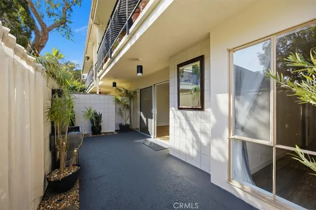 $4,995 | 241 South Barrington Avenue, Unit B4, Los Angeles, CA 90049