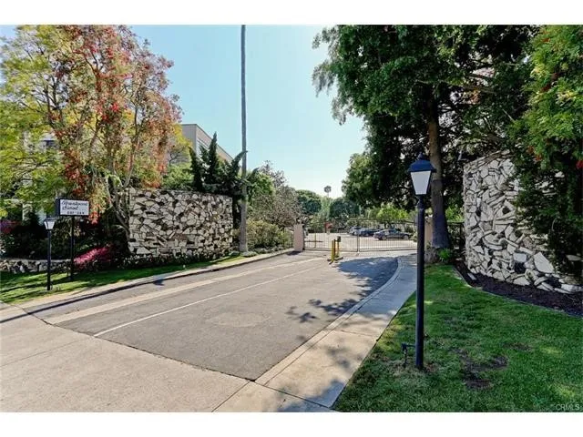 $4,995 | 241 South Barrington Avenue, Unit B4, Los Angeles, CA 90049