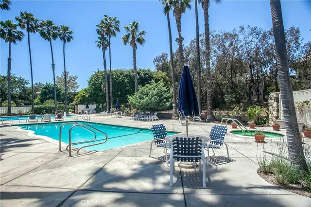 $4,995 | 241 South Barrington Avenue, Unit B4, Los Angeles, CA 90049