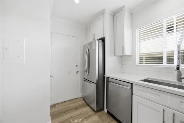 $4,995 | 241 South Barrington Avenue, Unit B4, Los Angeles, CA 90049