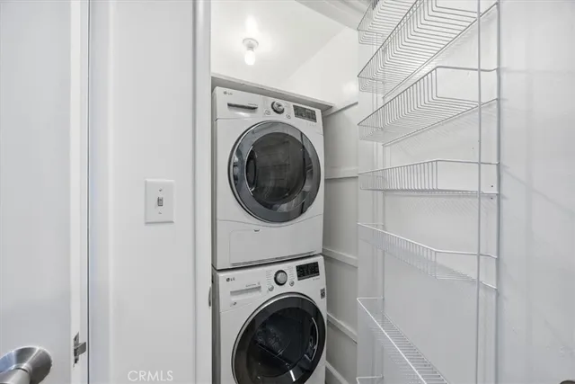 $4,995 | 241 South Barrington Avenue, Unit B4, Los Angeles, CA 90049