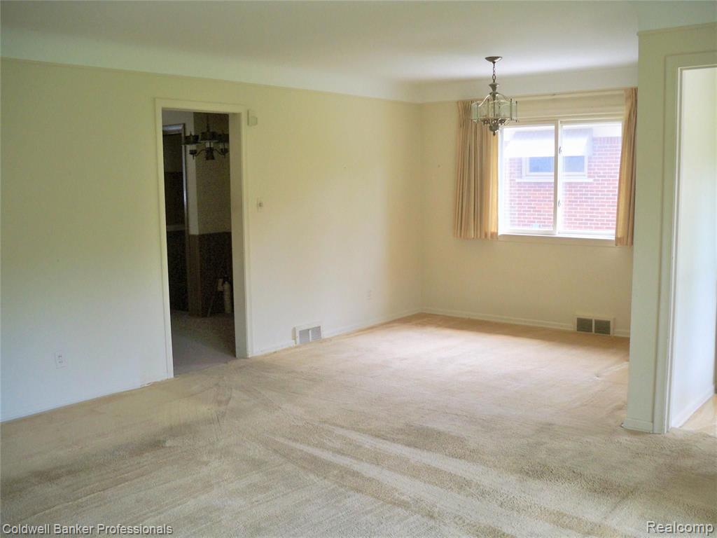 18894 Beverly Road Beverly Hills, MI 48025 - Photo 4 of 24