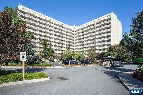 $443,000 | 1055 River Road, Unit 902, Edgewater, NJ 07020