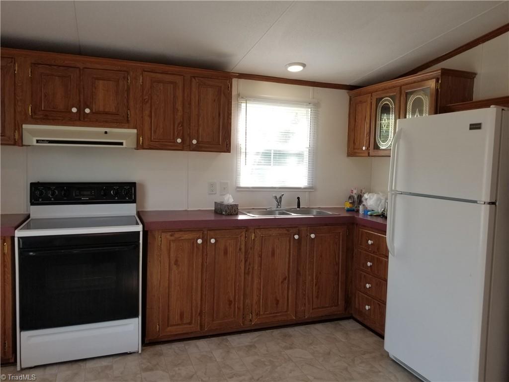 1309 Gordon Road Pinnacle, NC 27043 - Photo 19 of 41 Spacious kitchen. Range and refrigerator remain