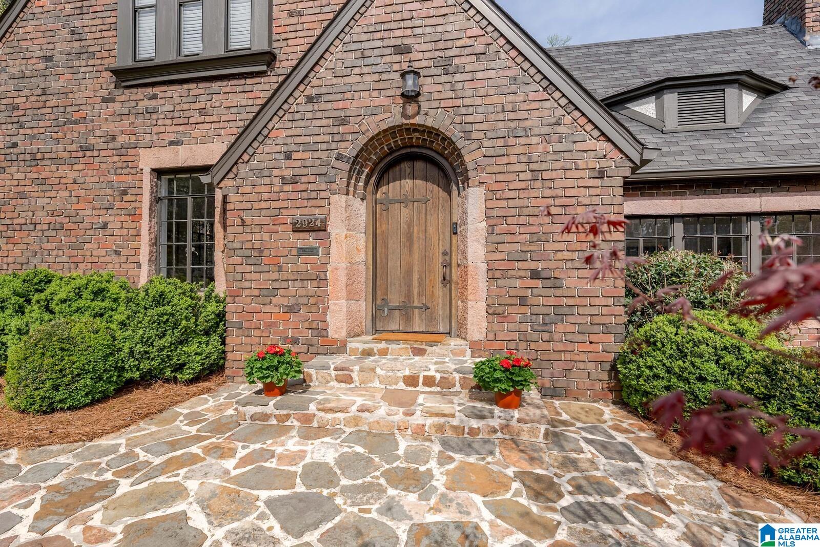 2924 Thornhill Road Birmingham, AL 35213 - Photo 4 of 56