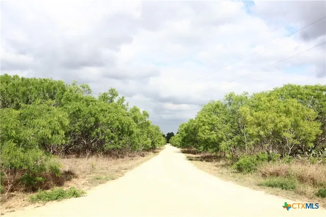 $850 | 1111 Olmos Road, Seguin, TX 78155