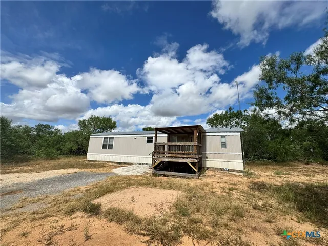 $850 | 1111 Olmos Road, Seguin, TX 78155