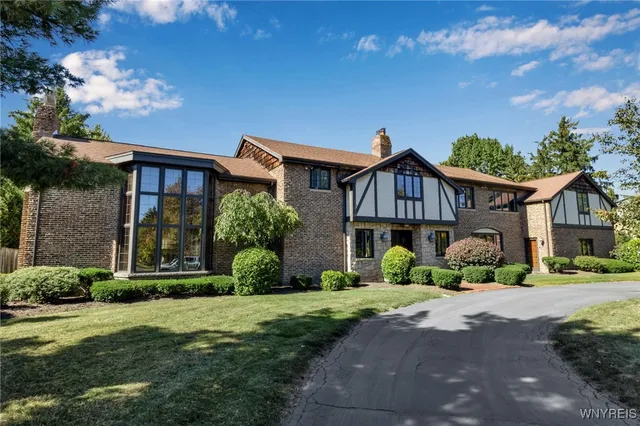 $1,290,000 | 40 Waterford Park, Amherst, NY 14221