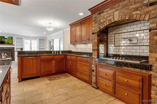 $1,290,000 | 40 Waterford Park, Amherst, NY 14221