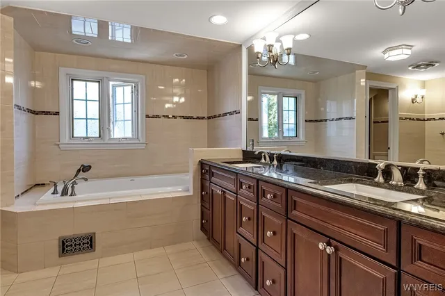 $1,290,000 | 40 Waterford Park, Amherst, NY 14221