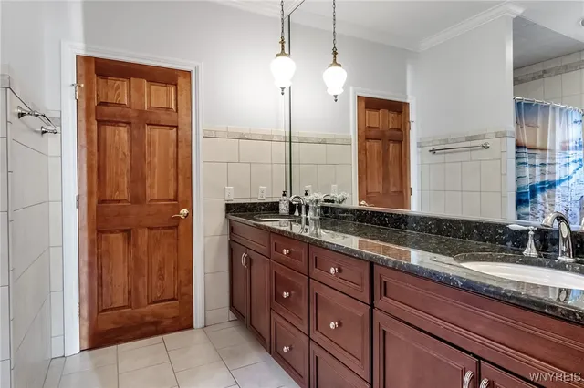 $1,290,000 | 40 Waterford Park, Amherst, NY 14221