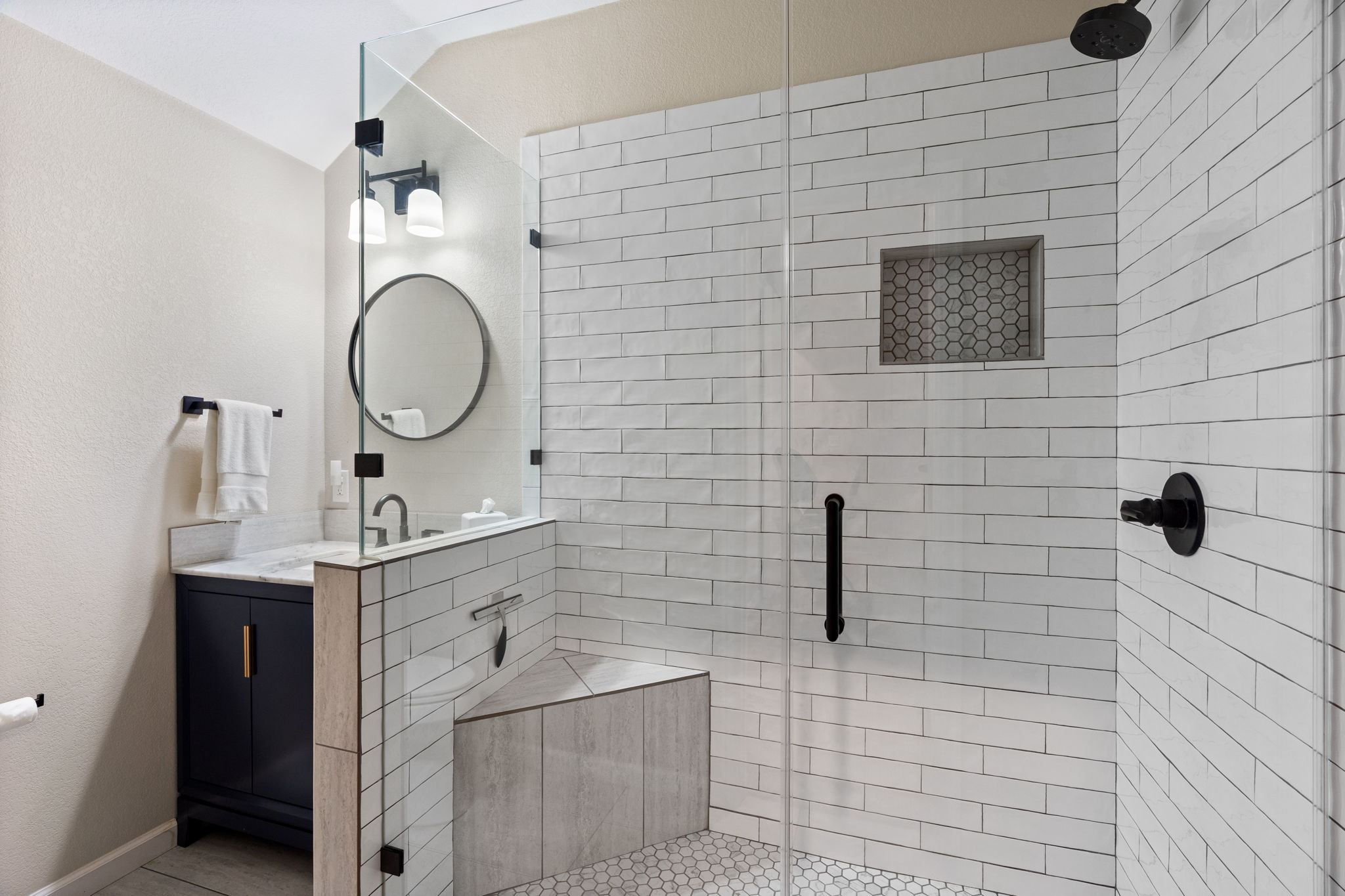 9550 Savannah Ridge Drive, Unit 37 Austin, TX 78726 - Photo 31 of 38 Upstairs Bathroom