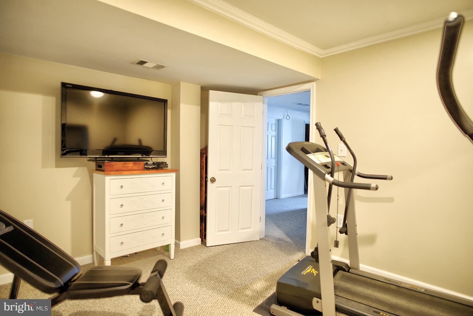 711 Powhatan Beach Road Pasadena, MD 21122 - Photo 22 of 24 Interior (General)
