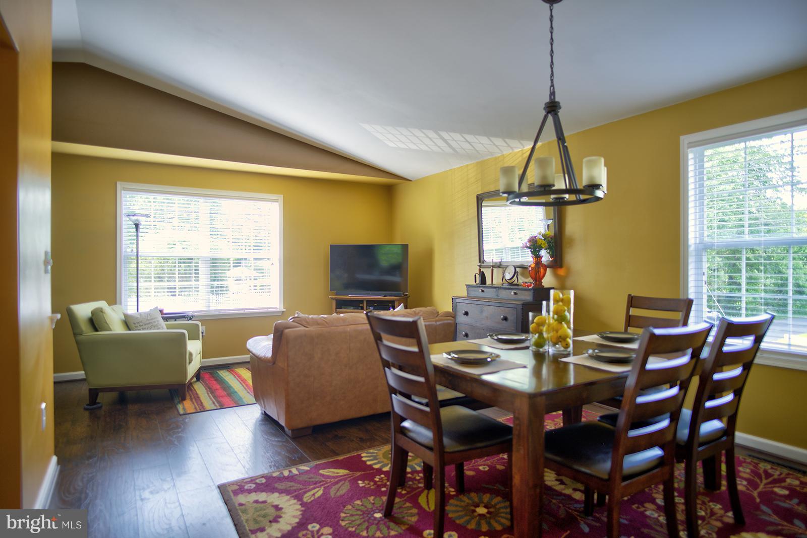 711 Powhatan Beach Road Pasadena, MD 21122 - Photo 8 of 24 Dining Room