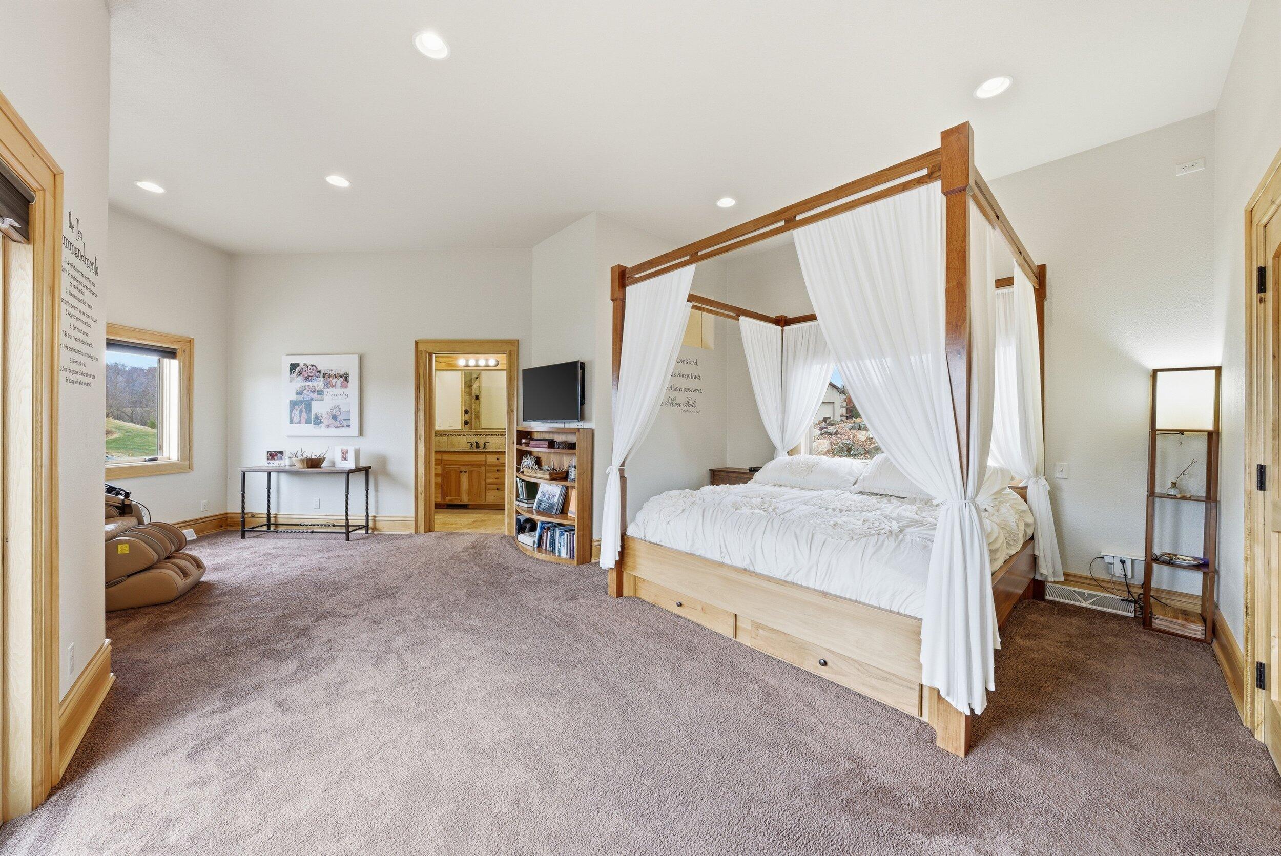 985 Fur Farm Road New Holstein, WI 53061 - Photo 13 of 45 Middle Coast-21