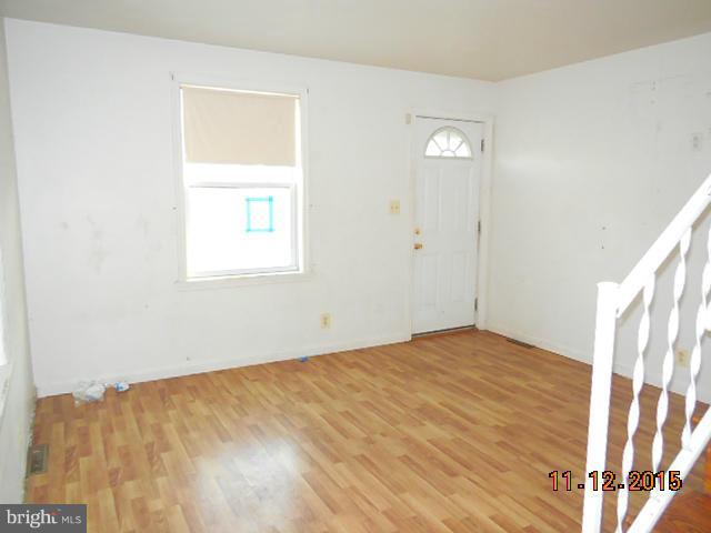 204 South Woodwell Road Baltimore, MD 21222 - Photo 11 of 20 Living Room