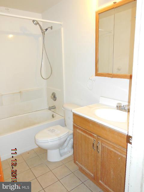 204 South Woodwell Road Baltimore, MD 21222 - Photo 7 of 20 Bath