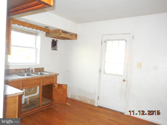204 South Woodwell Road Baltimore, MD 21222 - Photo 8 of 20 Kitchen