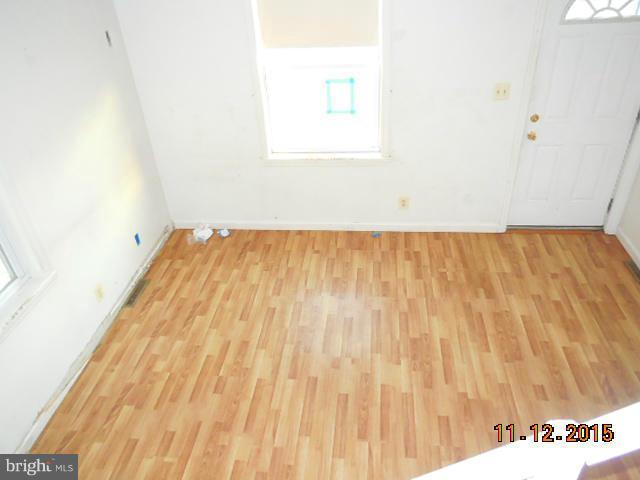 204 South Woodwell Road Baltimore, MD 21222 - Photo 10 of 20 Living Room