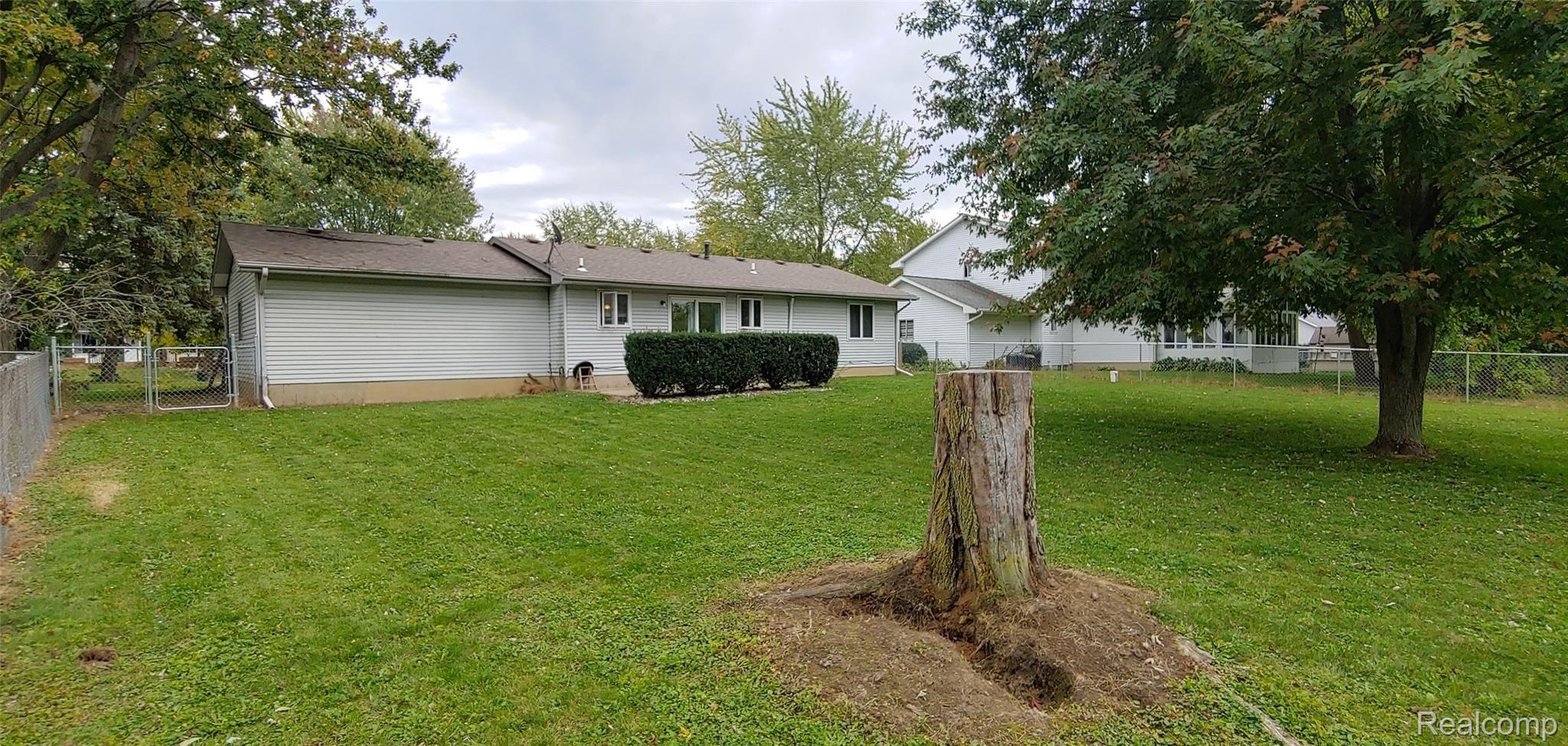 5492 Colony Road Grand Blanc, MI 48439 - Photo 6 of 20 1015191432b_HDR.jpg