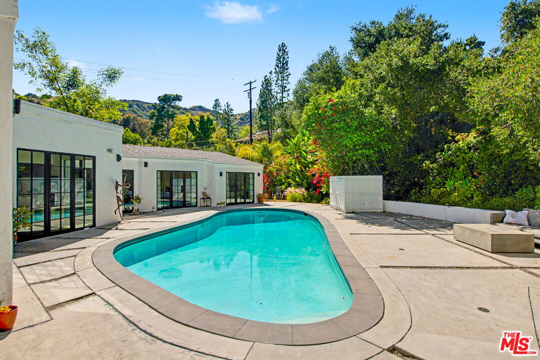 13019 Sky Valley Road Los Angeles, CA 90049 - Photo 41 of 49