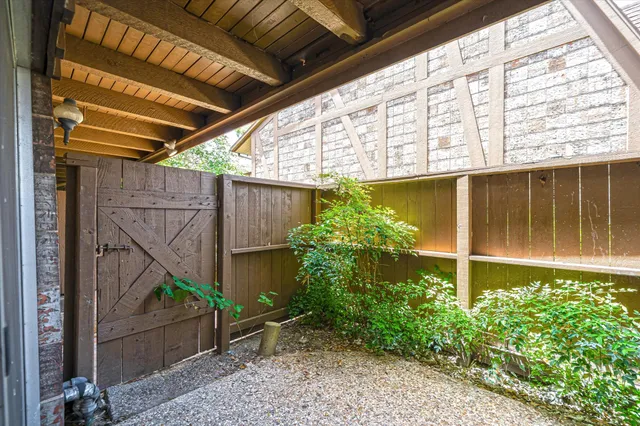 $1,900 | 2574 Marilee Lane, Unit 39, Houston, TX 77057