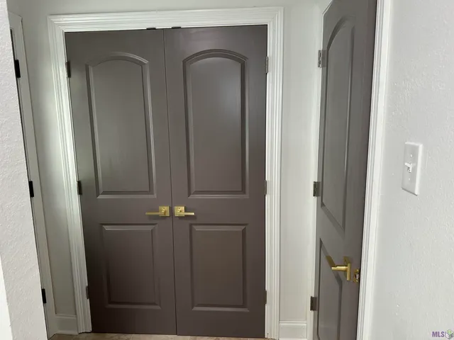 $389,000 | 444 South Locksley Drive, Baton Rouge, LA 70815