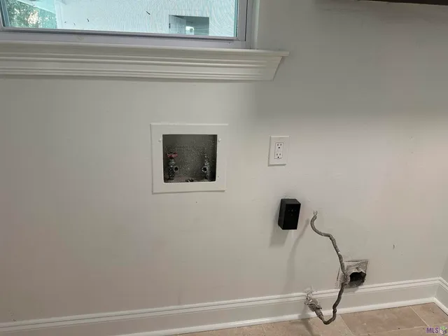 $389,000 | 444 South Locksley Drive, Baton Rouge, LA 70815