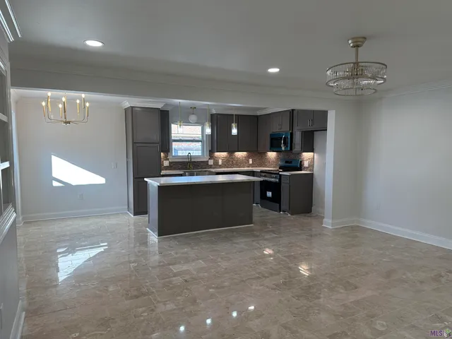 $389,000 | 444 South Locksley Drive, Baton Rouge, LA 70815