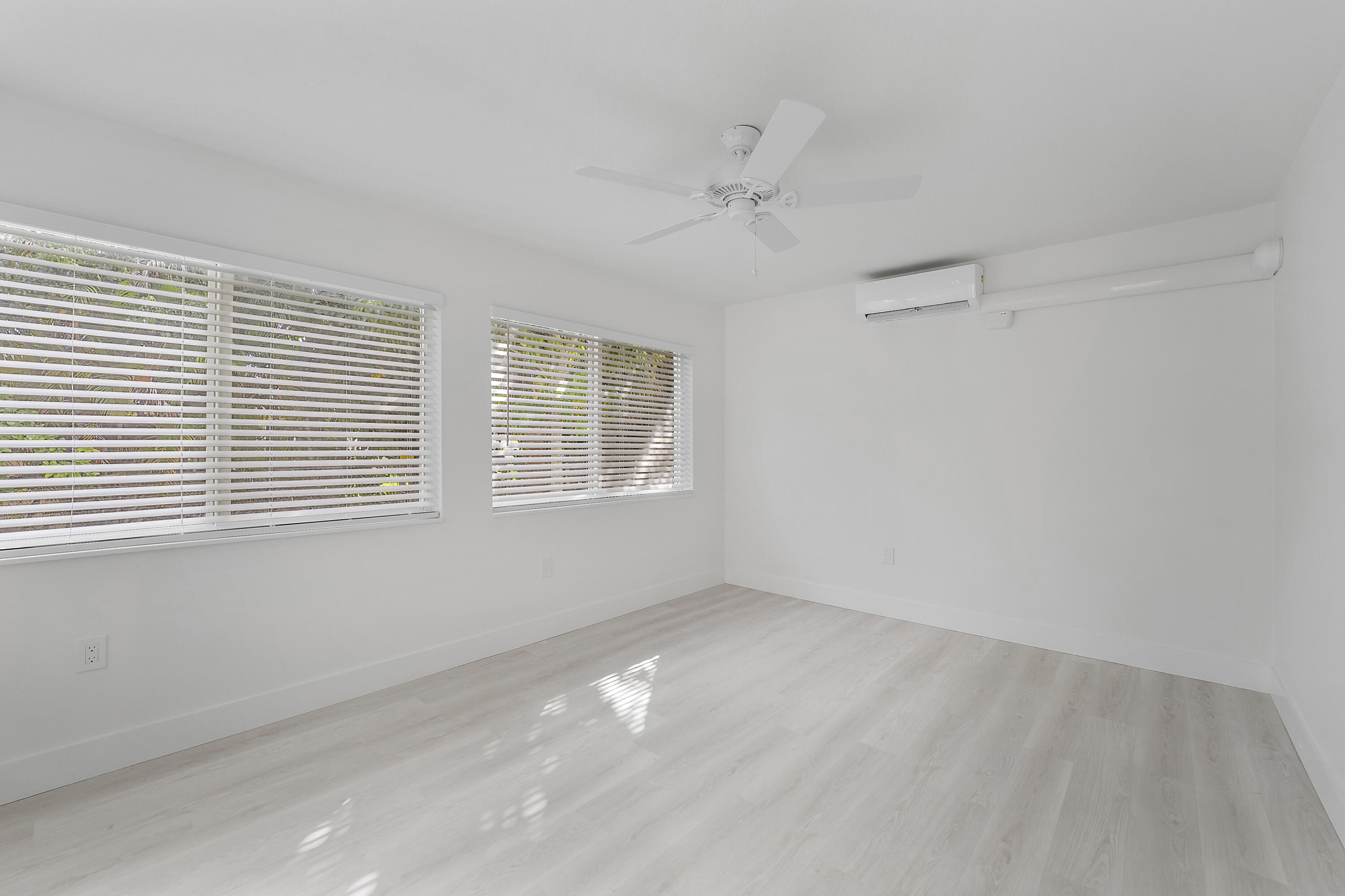 1279 Beach Road, Unit 3 West Palm Beach, FL 33404 - Photo 13 of 27 21-DSC09149