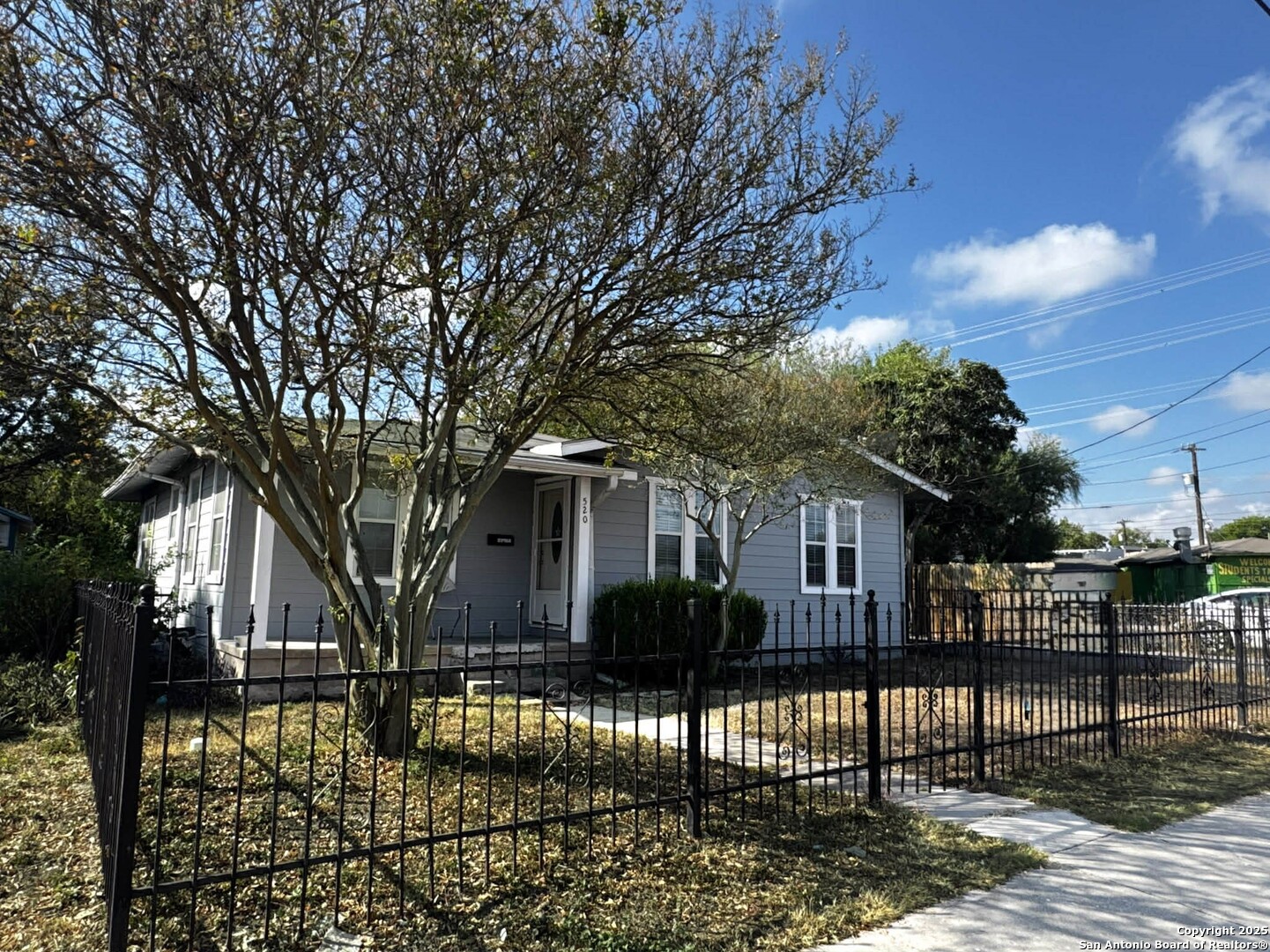 520 West Pyron Avenue San Antonio, TX 78214 - Photo 2 of 19 a front view of a house with garden