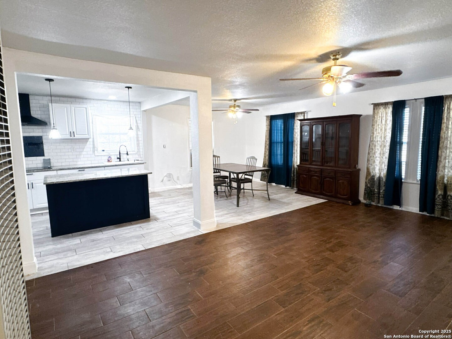 520 West Pyron Avenue San Antonio, TX 78214 - Photo 4 of 19 a lobby with furniture and a chandelier