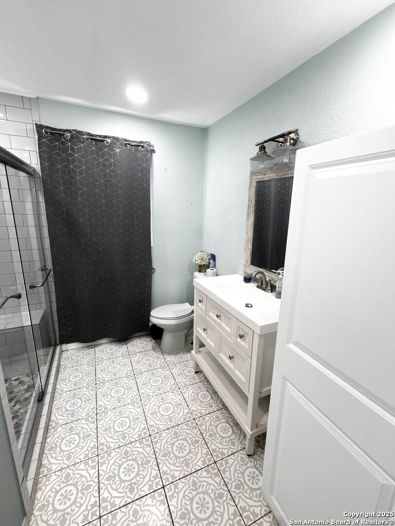 520 West Pyron Avenue San Antonio, TX 78214 - Photo 10 of 19 a bathroom with a sink toilet and shower