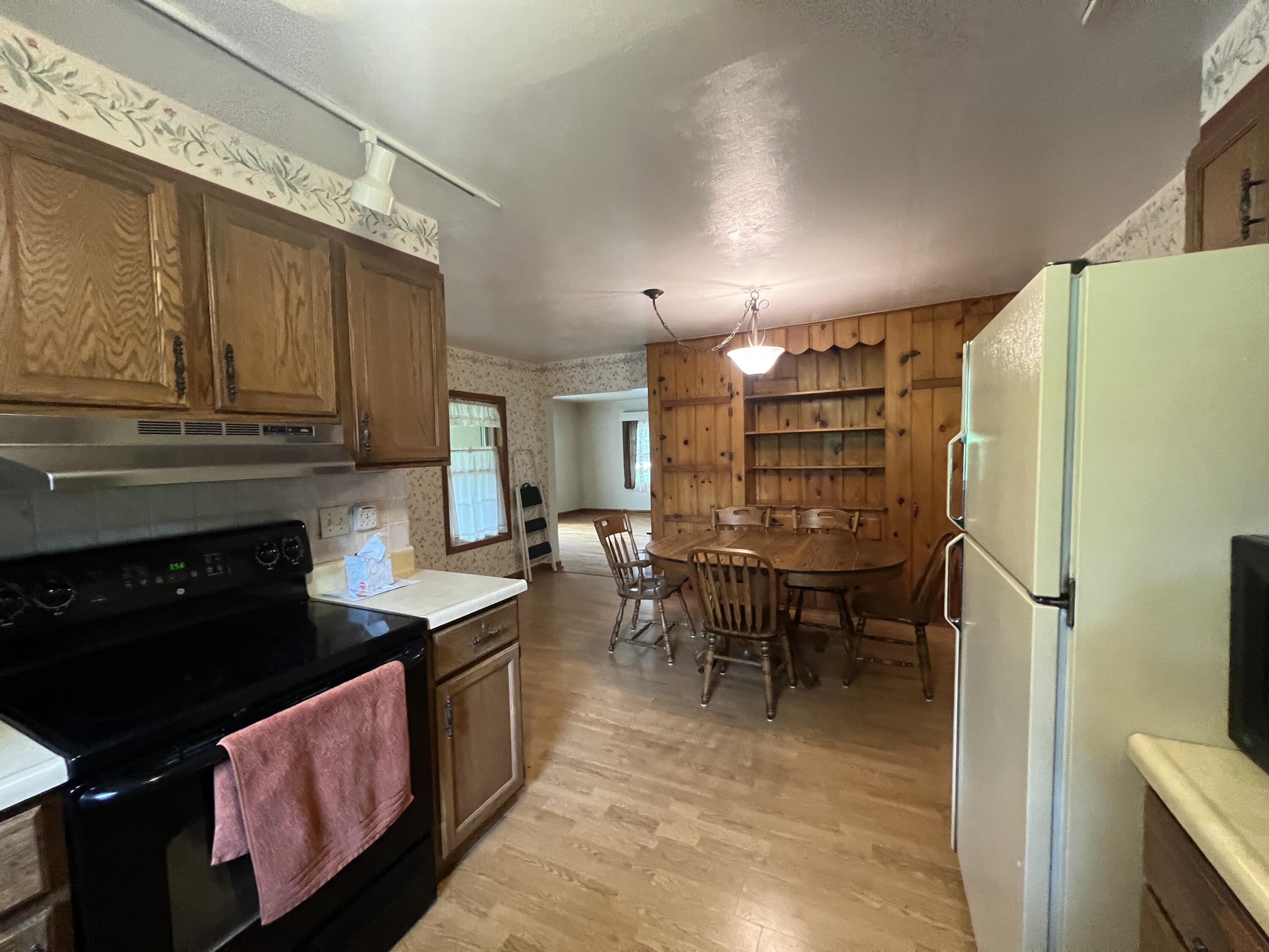 701 Spring Street Manchester, MI 48158 - Photo 8 of 43 20230725_195703303_iOS