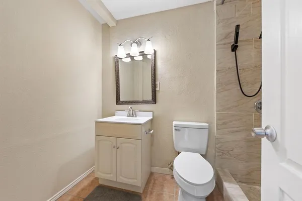 a view of a livingroom with a ceiling fan and window