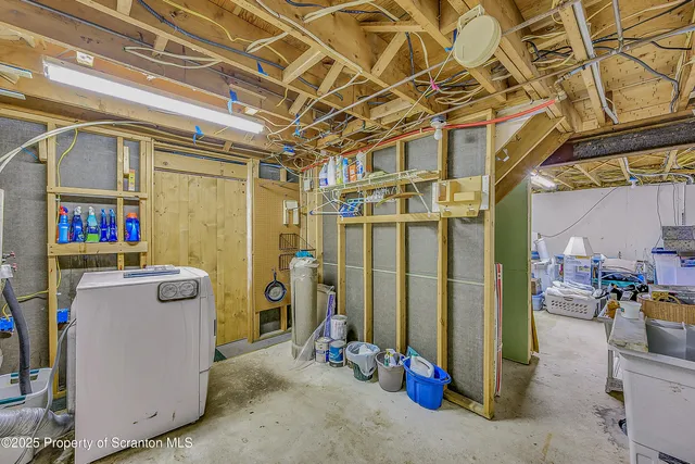 $379,000 | 118 T Rt 351, Moscow, PA 18444