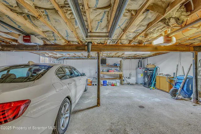 $379,000 | 118 T Rt 351, Moscow, PA 18444