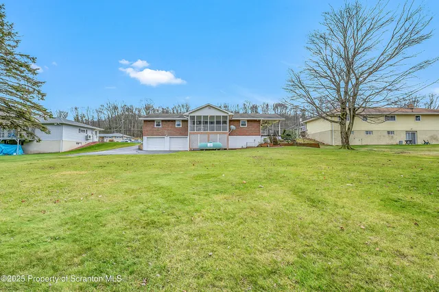 $379,000 | 118 T Rt 351, Moscow, PA 18444